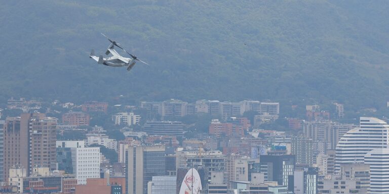 Amerikanci objavili snimak spuštanja letjelica u Venecueli, stanovnici se pobunili: “Ne Yankee vježbi” Amerikanci objavili snimak spuštanja letjelica u Venecueli, stanovnici se pobunili: "Ne Yankee vježbi"
