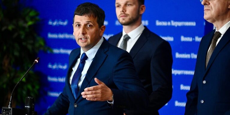 Blanuša je imao tajni sastanak s Vučićevim savjetnikom uoči sjednice SDS-a