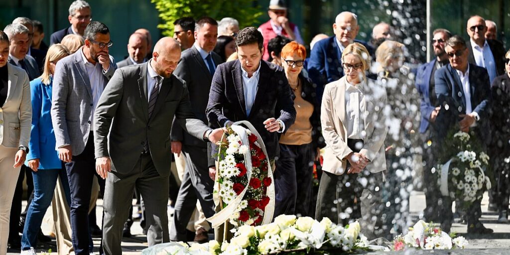 Brojne delegacije i građani odali počast ubijenoj djeci opkoljenog Sarajeva