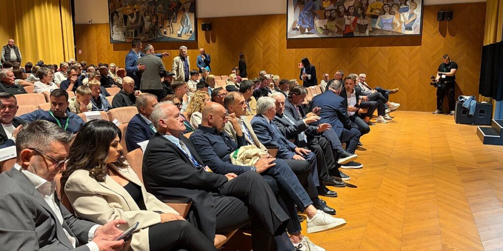 Brojni sportski velikani na prvom izdanju "Simposara" van granica BiH: Pratili smo premijeru filma "Ćiro