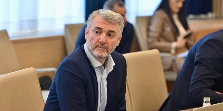 Iz aviona se vidi da je dogovor da se Plan rasta ne radi prije izbora, ne postoji volja SNSD-a za reforme