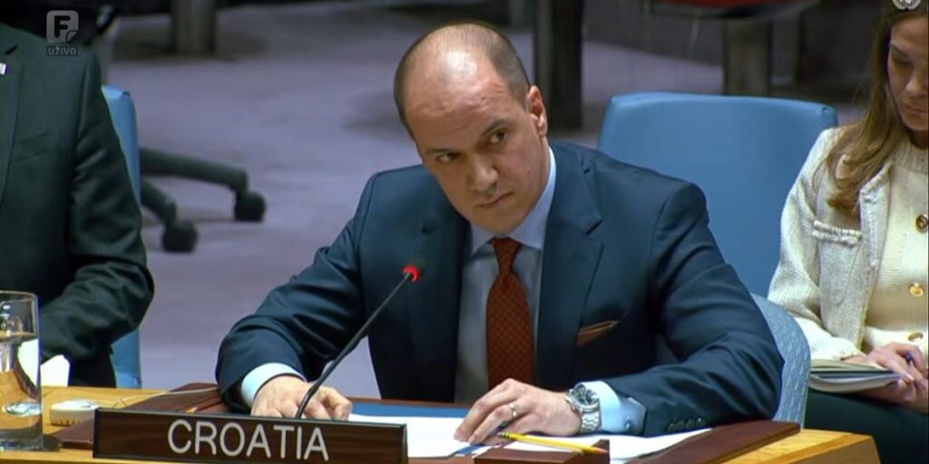 Izvinjavam se, ali moram odgovoriti; ovo je izborna kampanja