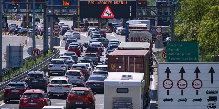 Kolona prema Zagrebu duga 10 kilometara