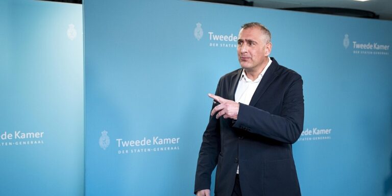 Nizozemski parlamentarac pozvao da se ulazak Palestinaca u državu spriječi “većom silom nego pred kojom su pobjegli” Nizozemski parlamentarac pozvao da se ulazak Palestinaca u državu spriječi "većom silom nego pred kojom su pobjegli"