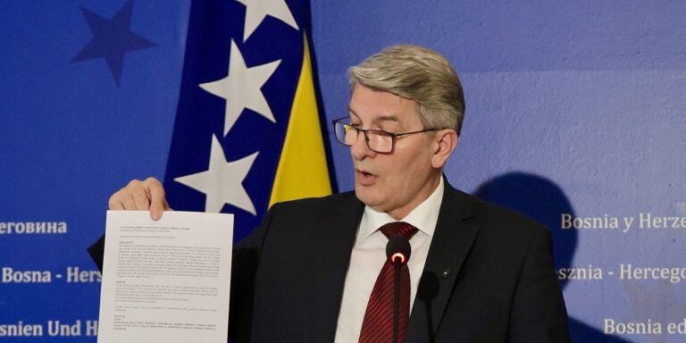 Odlazak Schmidta je dobrodošao, ali ovakav način je apsolutno neprihvatljiv