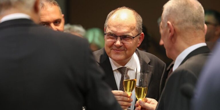 Odlazak Schmidta je prva stepenica, a izmještanje OHR-a naredni zahtjev na koji bošnjačka politika nije spremna