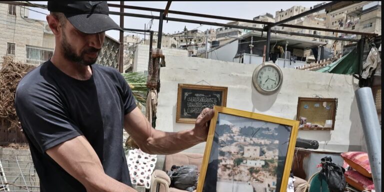 Palestinci u Jerusalemu prisiljeni rušiti vlastite kuće kako bi Izrael napravio "tematski park"