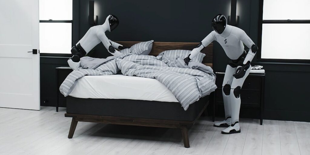 Pogledajte kako humanoidni roboti pospremaju sobu