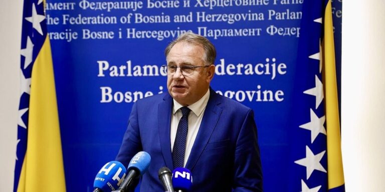 Pojedinci koji odlazak Schmidta predstavljaju kao svoju pobjedu će uvidjeti da će BiH izaći jača i stabilnija