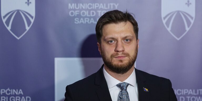 Širi dezinformacije da bi dizao tenzije