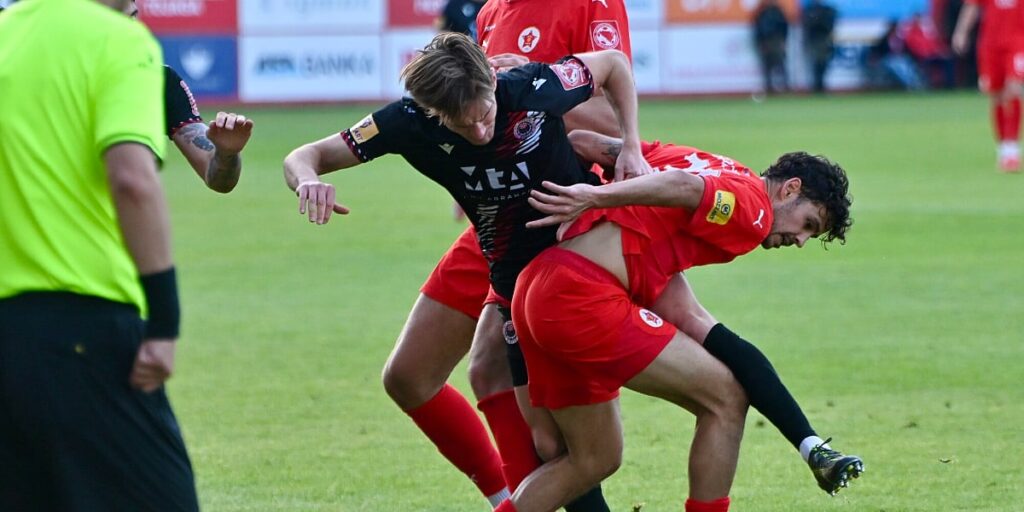 Uživo / Velež - Zrinjski 0:1: Prekid na stadionu Rođeni zbog gađanja igrača Zrinjskog!