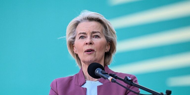 Von der Leyen aludirala da je EU spremna na odmazdu SAD-u zbog Trumpovih carina: "Dogovor je dogovor"
