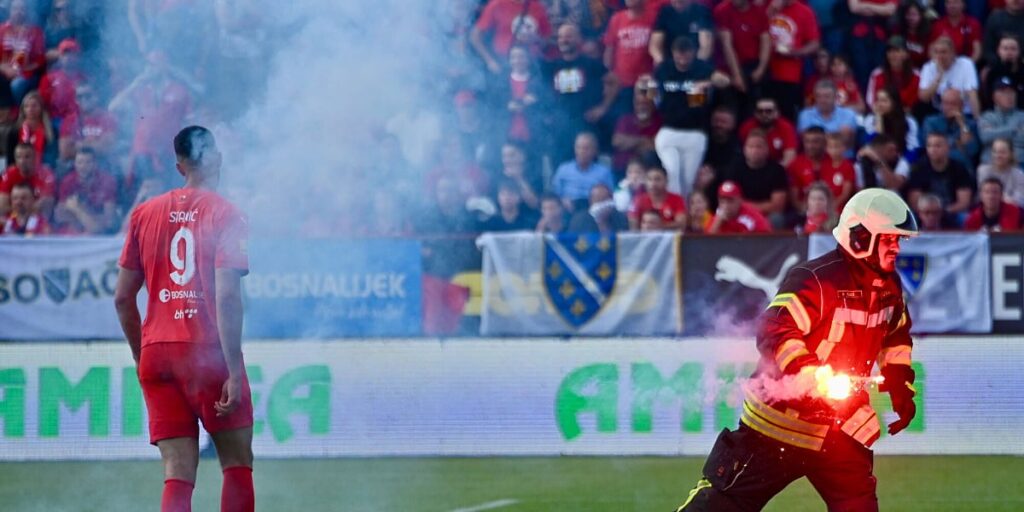 Zrinjski osvojio Kup BiH remijem na stadionu Veleža, jedva izbjegnut prekid utakmice