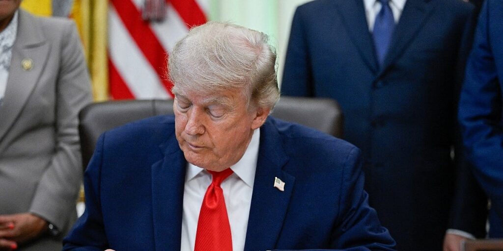 Amerika i Iran potpisali sporazum o okončanju sukoba prije zvaničnog roka