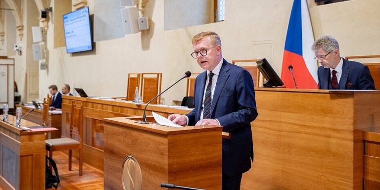 Češki Senat usvojio rezoluciju o sjećanju na genocid u Srebrenici Češki Senat usvojio rezoluciju o sjećanju na genocid u Srebrenici