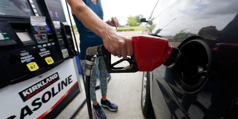 Cijene benzina u SAD-u pale ispod četiri dolara po galonu, prvi put od marta