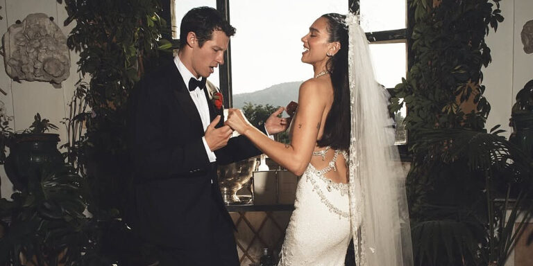 Dua Lipa objavila prve fotografije s glamuroznog vjenčanja na Siciliji, nosila je raskošnu Versace vjenčanicu