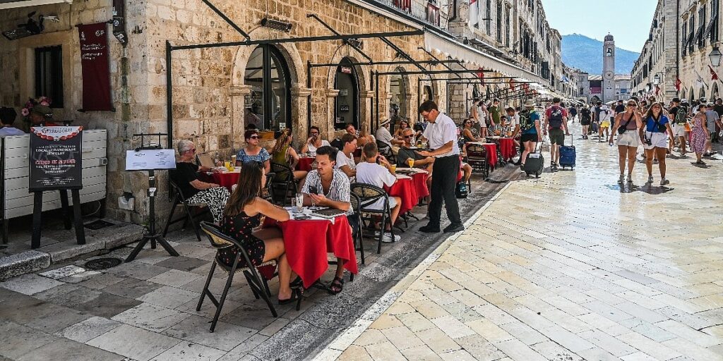 Hrvatska za pet mjeseci izdala više od 80.000 dozvola za strane radnike, pooštrena pravila za poslodavce