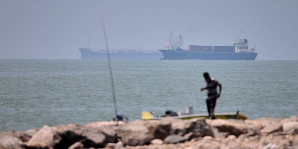 Iran dronovima napao američke baze u Bahreinu, pogođen i brod u Hormuškom moreuzu nakon udara SAD-a