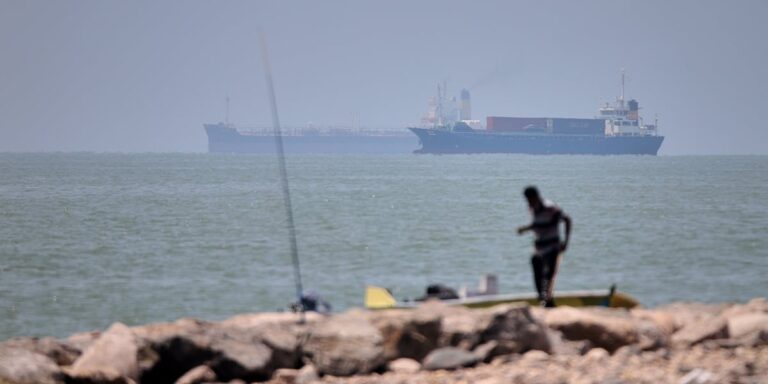 Iran dronovima napao američke baze u Bahreinu, pogođen i brod u Hormuškom moreuzu nakon udara SAD-a