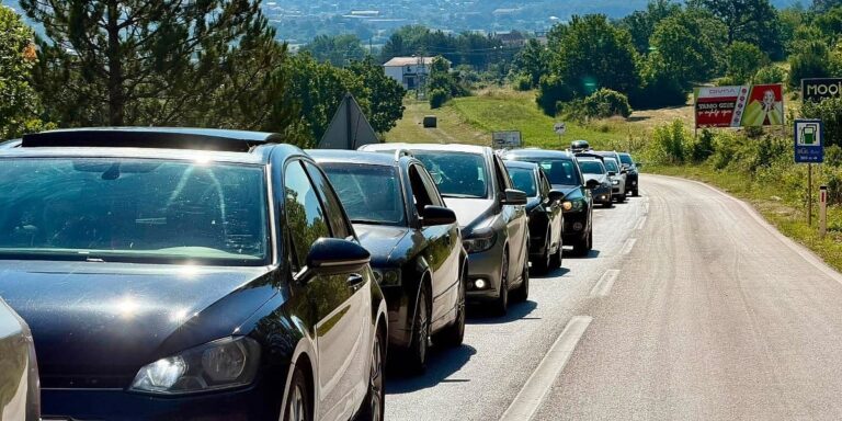 Kolone vozila na izlazima iz BiH govore o masovnijem odlasku na ljetovanje