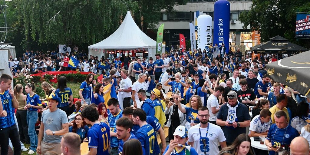 Radno vrijeme kafića u općini Centar produženo do 5 ujutro zbog utakmice sa SAD-om