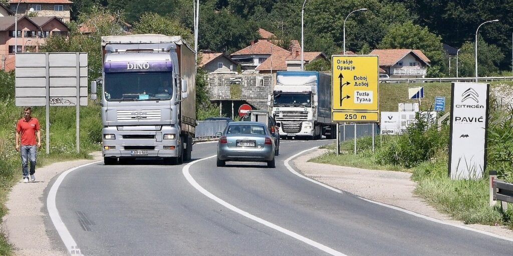 Vlada FBiH kaže da je za dvije i po godine u Tuzlanski kanton uložila 1,6 milijardi KM, ali zašto se to ne vidi na terenu
