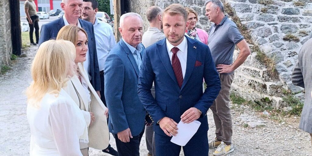 Blef koji je trebao pokolebati SDS, a završio predstavom o žrtvovanju