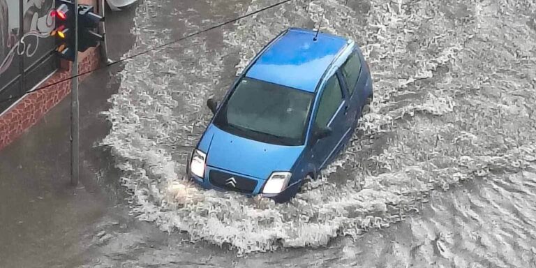 Bujice potopile ulice, mještani strahuju od klizišta