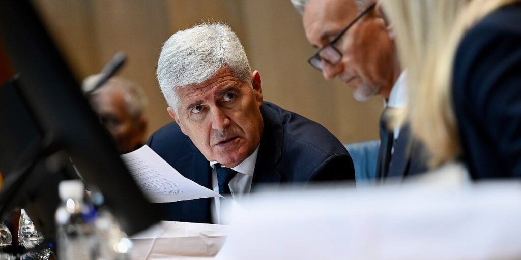 Čović već u prvih pet minuta sjednice prekršio Poslovnik