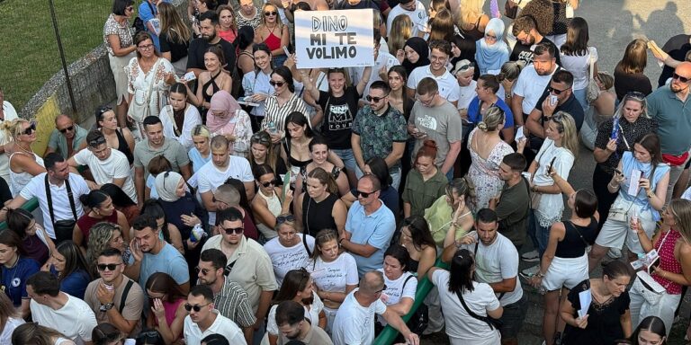 Hiljade posjetitelja pristiže na Koševo ususret koncertu Dine Merlina Hiljade posjetitelja pristiže na Koševo ususret koncertu Dine Merlina
