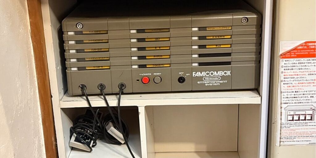 Japanski "ljubavni hotel" u gotovo svakoj sobi ima rijetku klasičnu konzolu Nintendo Famicombox