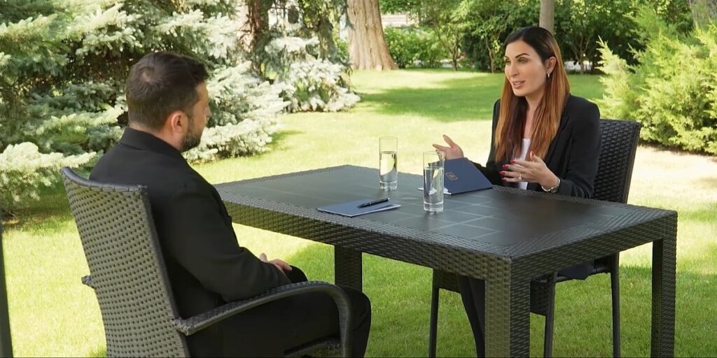Kako bi pridobio Trumpove desničare, Zelenski dao intervju ženi koja je "ponosni islamofob"
