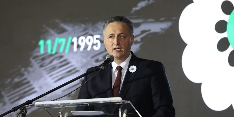 Mi nikada nećemo pokleknuti, vječno ćemo čuvati istinu o Srebrenici