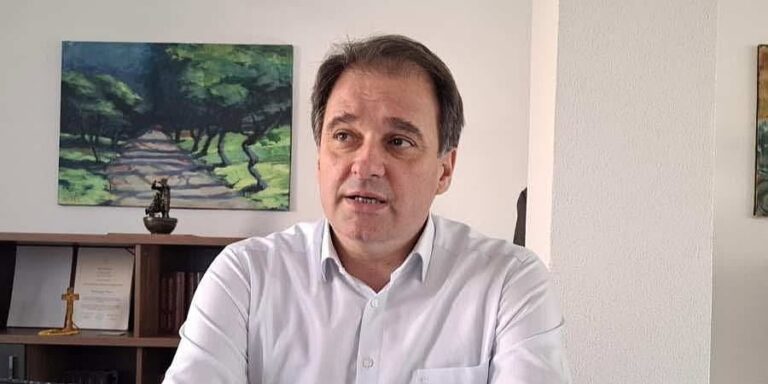 Načelnik odgovorio predsjedniku skupštine optužbom za krađu klima uređaja i laptopa