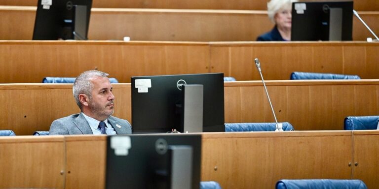 Parlamentarna komisija prihvatila amandman SDA na Prijedlog zakona o Sudu BiH koji se odnosi na oblačenje uposlenika