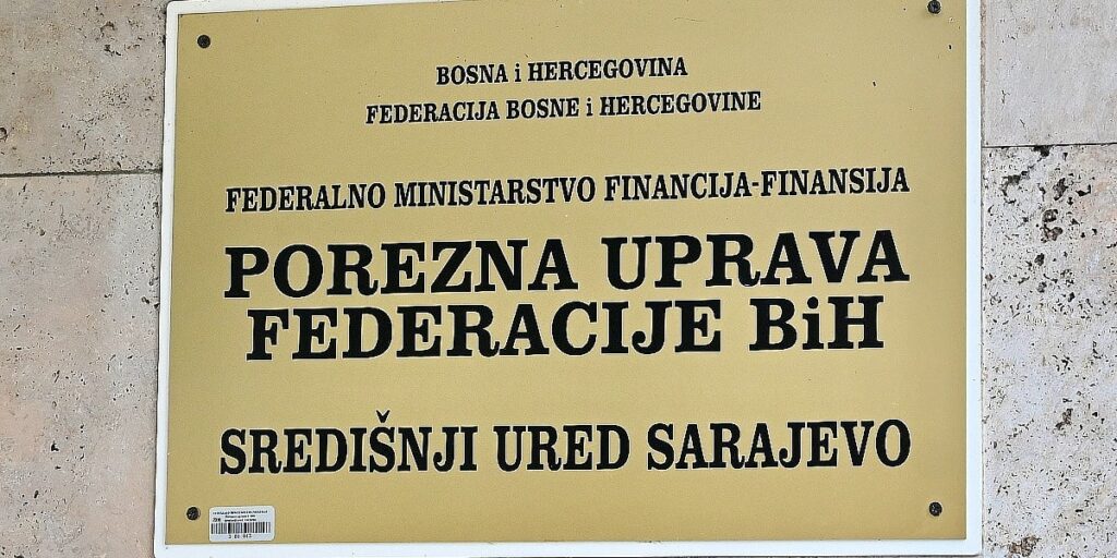 Porezna uprava FBiH u 238 kontrola izrekla 360.200 KM novčanih kazni: Zatečeno 97 prijavljenih radnika