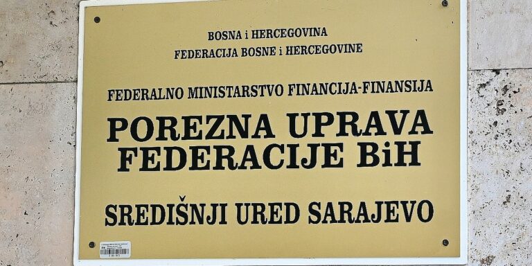 Porezna uprava FBiH u 238 kontrola izrekla 360.200 KM novčanih kazni: Zatečeno 97 prijavljenih radnika