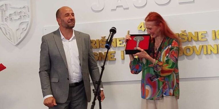 "Tebe ljubi duša moja" proglašena najboljom predstavom Pozorišnih igara BiH, najbolji reditelj Haris Pašović