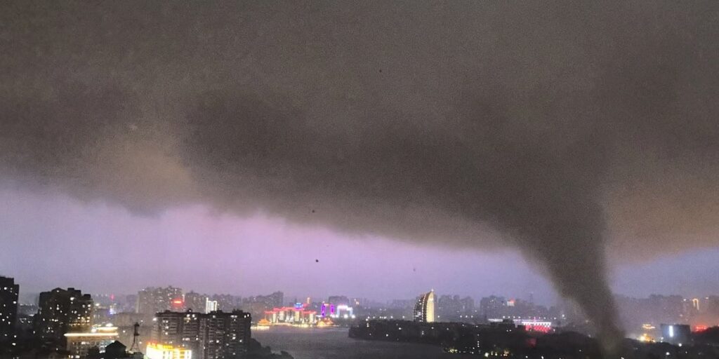 Tornado nosio sve pred osobom, poginulo 11 osoba