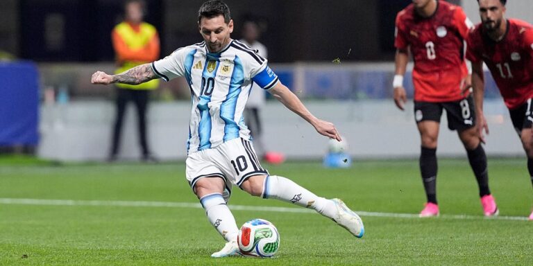 Uživo / Argentina - Egipat 0:1: Golman Egipta odbranio penal Messiju!