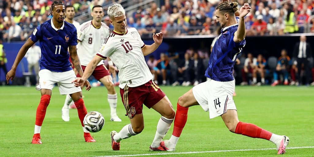 Uživo / Francuska – Španija 0:0: Oprezan početak utakmice, Francuzi već imaju žuti karton Uživo / Francuska - Španija 0:0: Oprezan početak utakmice, Francuzi već imaju žuti karton
