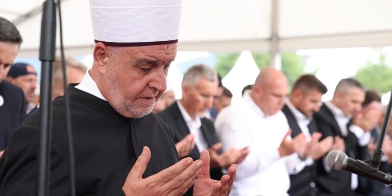 Zabluda je vjerovati da ćemo se spasiti povijanjem glave pred zlom