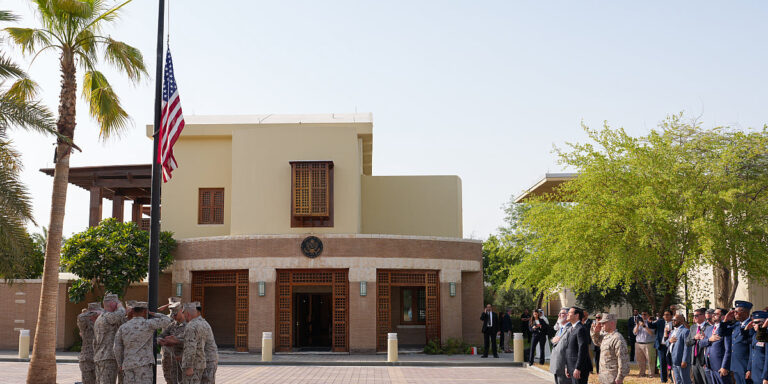 Američke diplomate i njihove porodice počinju se vraćati u ambasade SAD-a na Bliskom istoku