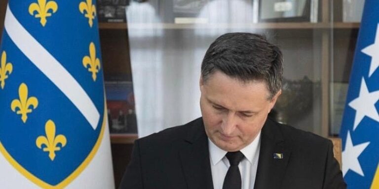 Denis Bećirović podnio apelaciju Ustavnom sudu zbog zabrane simbola ARBiH u RS-u