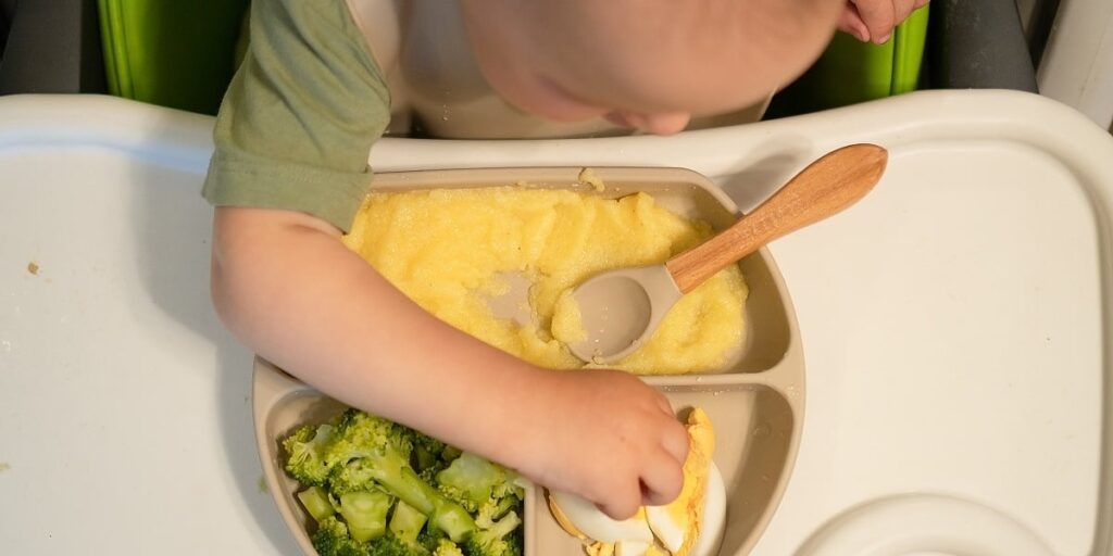 Kada je najbolje uvesti jaja u ishranu bebe i na koji način ih pripremiti