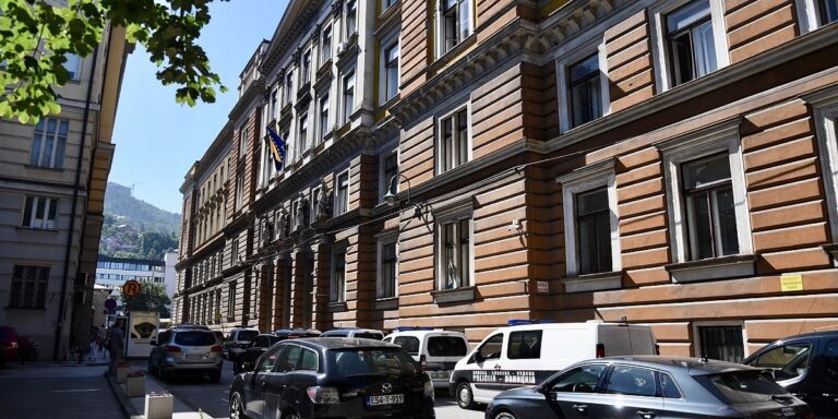 Maloljetnicima osumnjičenim za požar u Vitezu određen jednomjesečni pritvor