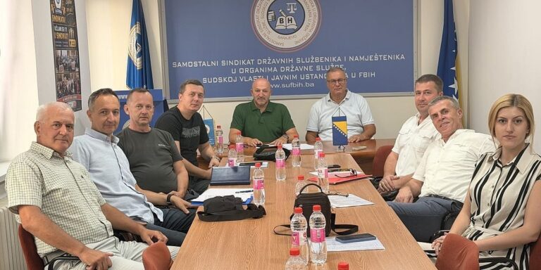 Nezadovoljni plaćama i obimom rada
