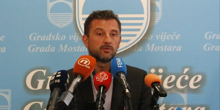 Pokušava se spriječiti da govore, pozivam ih da kažu istinu