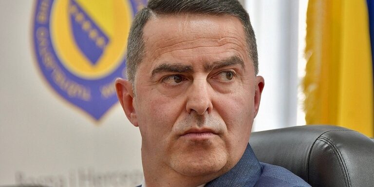 Šta će nam zakon, ako se ne primjenjuje kod otvorenog veličanja ratnog zločinca: Ili država ili anarhija